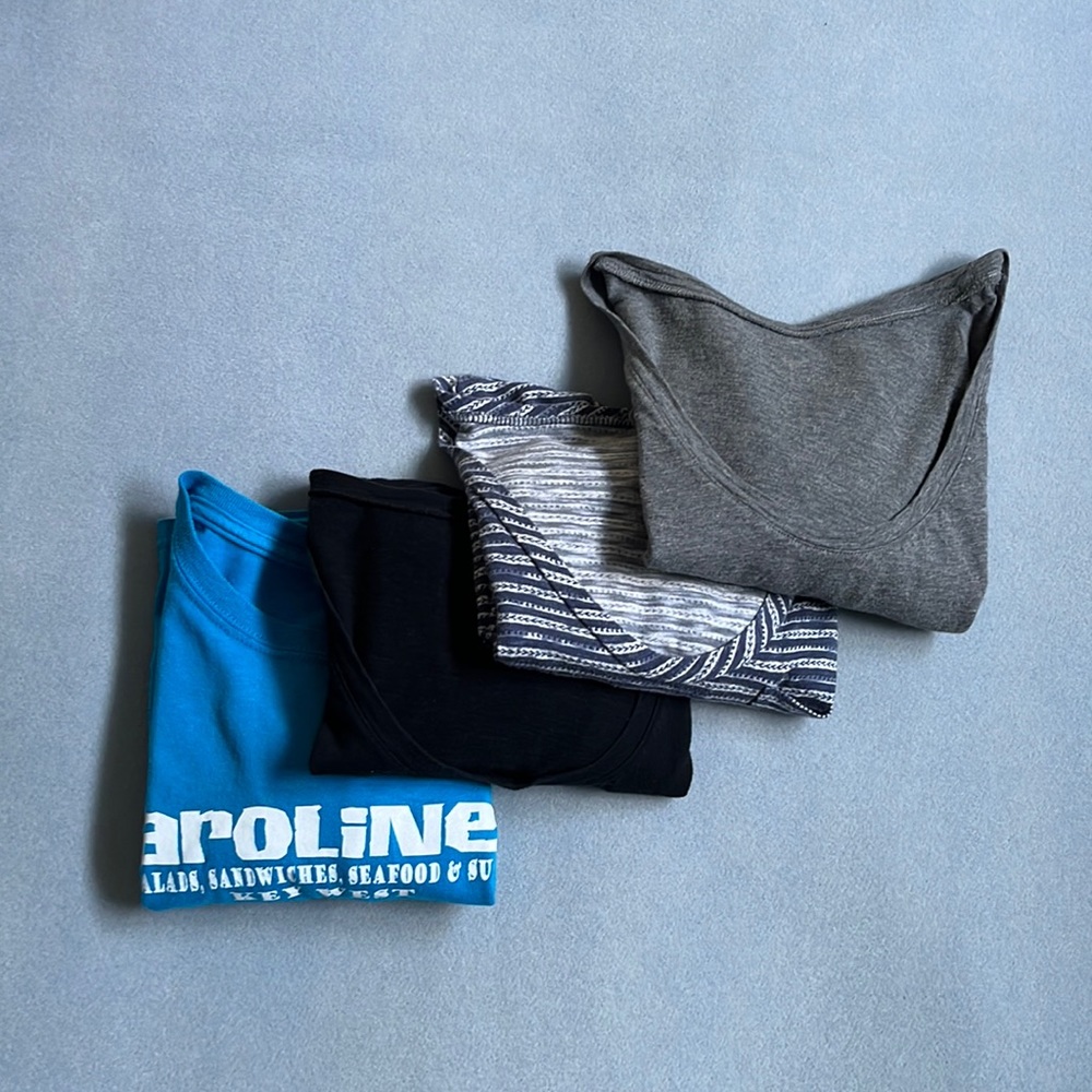 Lot 4 short sleeve T shirts